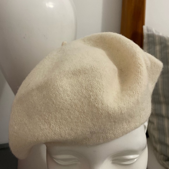 Beret or Beani off white 100 % Pure Wool. - Picture 3 of 11